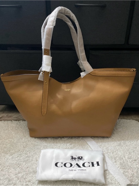 Coach Handbags - Coach Caramel Leather Tote with Gold Logo